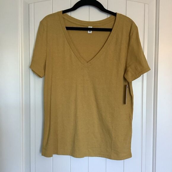 Nordstrom Tops - NWT ❤️  Nordstrom Mustard VNeck Top